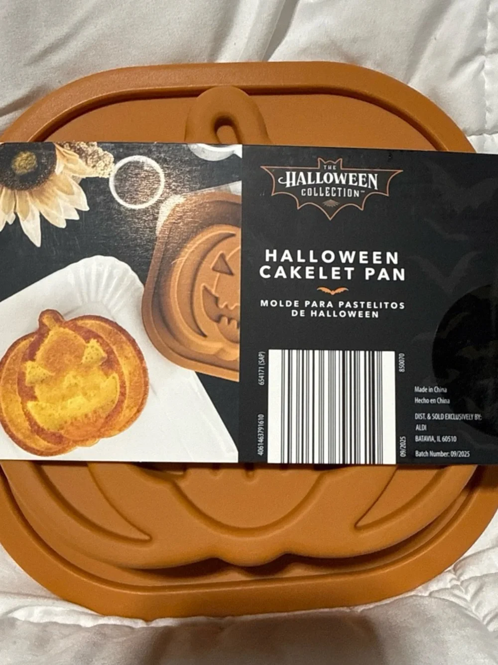 NEW Crofton Large Halloween Pumpkin Cake Pan – 3D Silicone Jack-O'-Lantern Mold